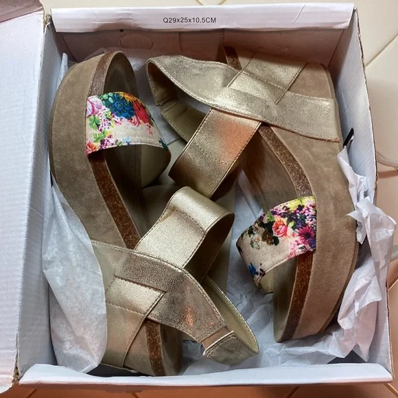 New In Box Beautiful Nature Breeze Heels Size 10 - Picture 9 of 9